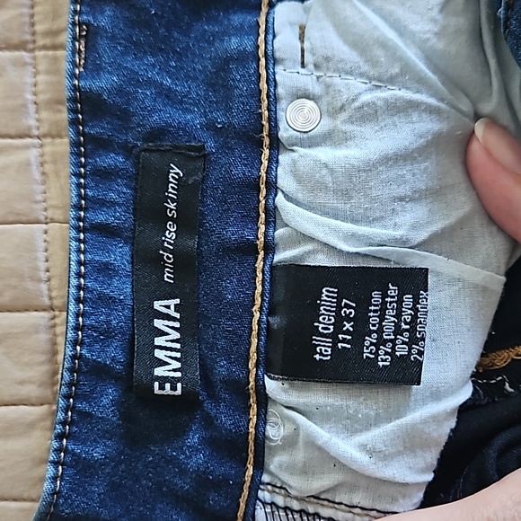 Mid rise skinny, tall 36" inseam. Very stretchy, holds shape. - Picture 6 of 6